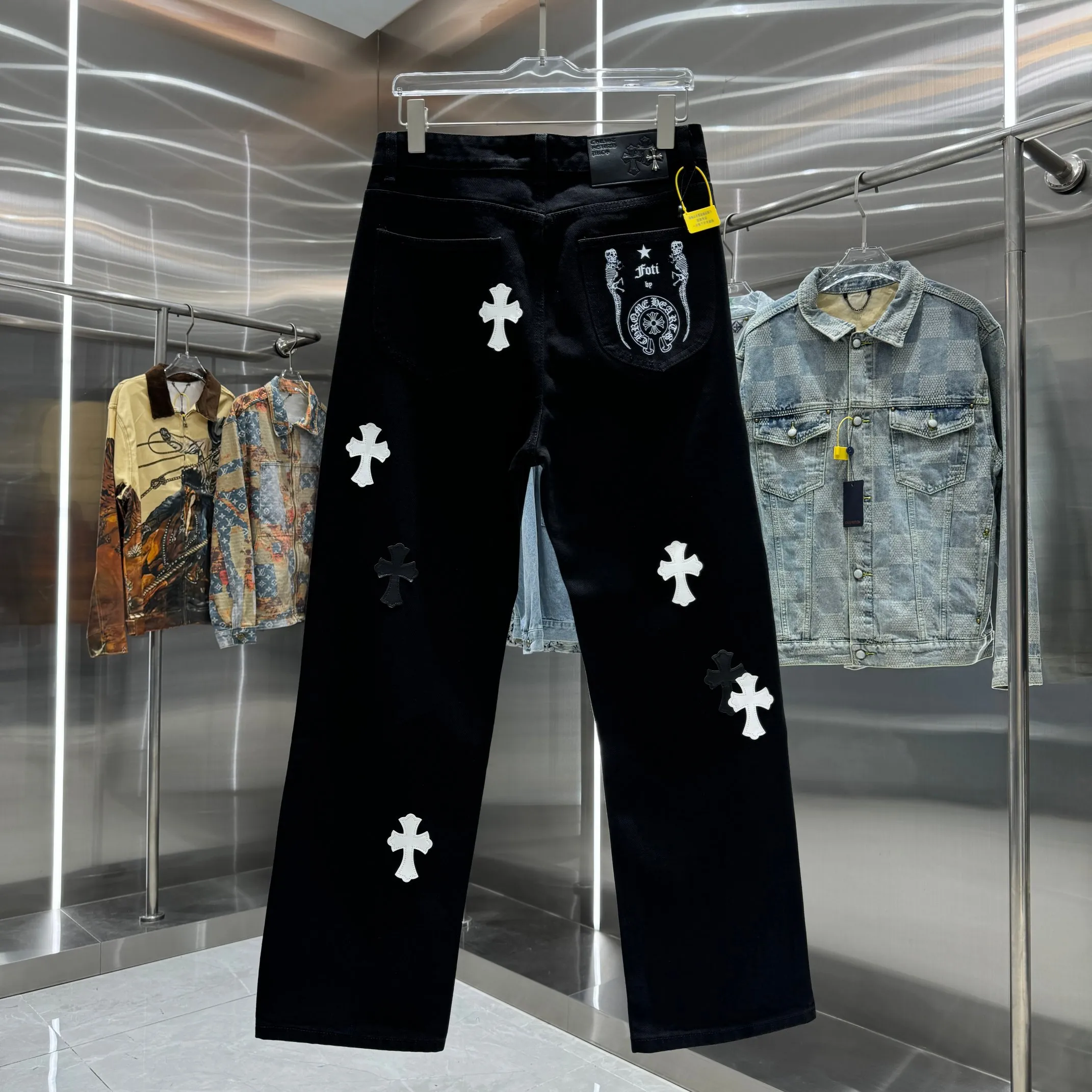 🅿️270 Crow Heart Cross Logo + Printed Logo Jeans 2025 latest product, original goods, washed casual jeans, imported original washed stretch fabric, comfortable and elastic, original hardware accessories decorated with logo, super correct version, extremely high grade, counter quality, fashionable and stylish upper body. The printing uses imported foam printing, customized buttons, YKK zippers. The complete set of accessories is customized by molding. Color: Black Size: S-XXL 28 30 32 34 36 code